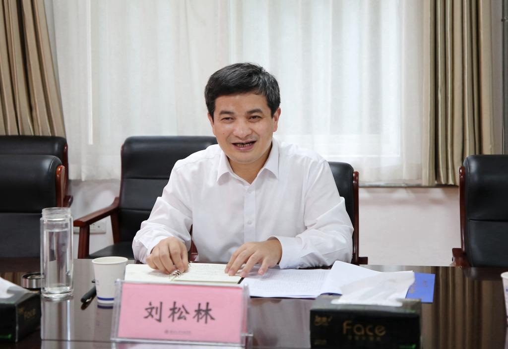 刘松林在讲话中肯定了学校近五十年所取得的发展成果,他说"湖北汽车